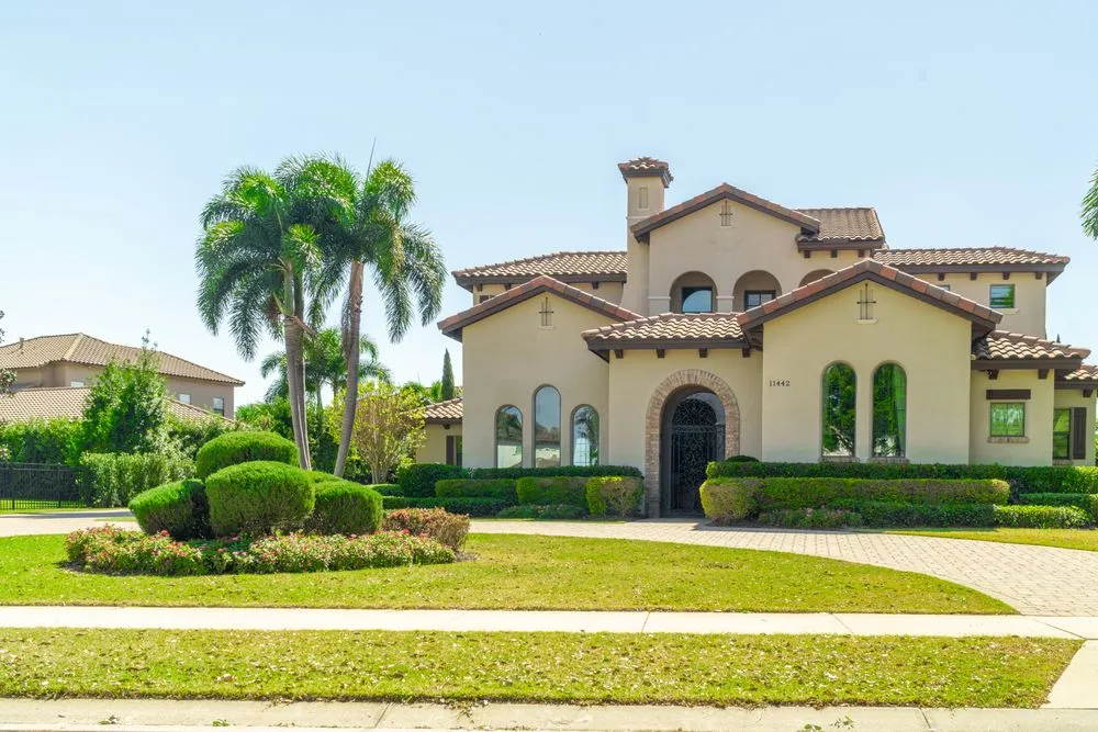 Reliable yard maintenance for year-round maintenance across Winter Garden, FL - Legendary Landscape