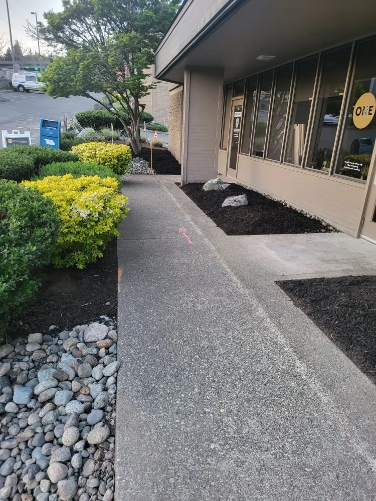 Top-rated lawn mowing service experts serving Lynnwood, WA - Legendary Landscaping