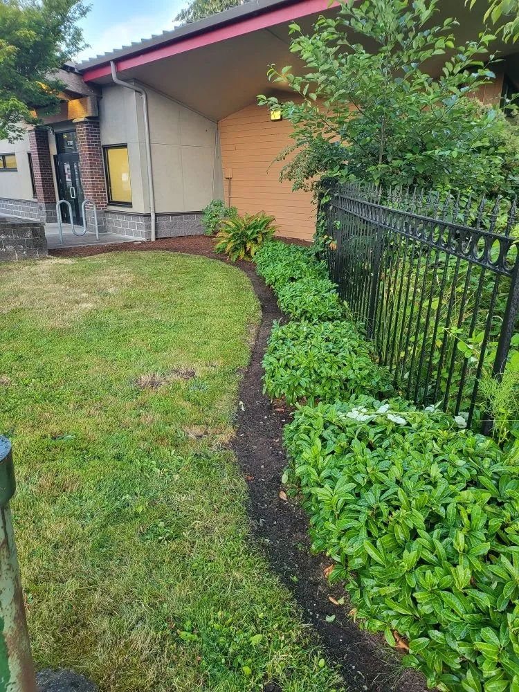 Custom outdoor landscaping near you in Lynnwood, WA by Legendary Landscaping