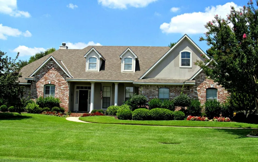 Custom yard cleanup service with custom design in Benton, LA by Legendary Lawn Care Services