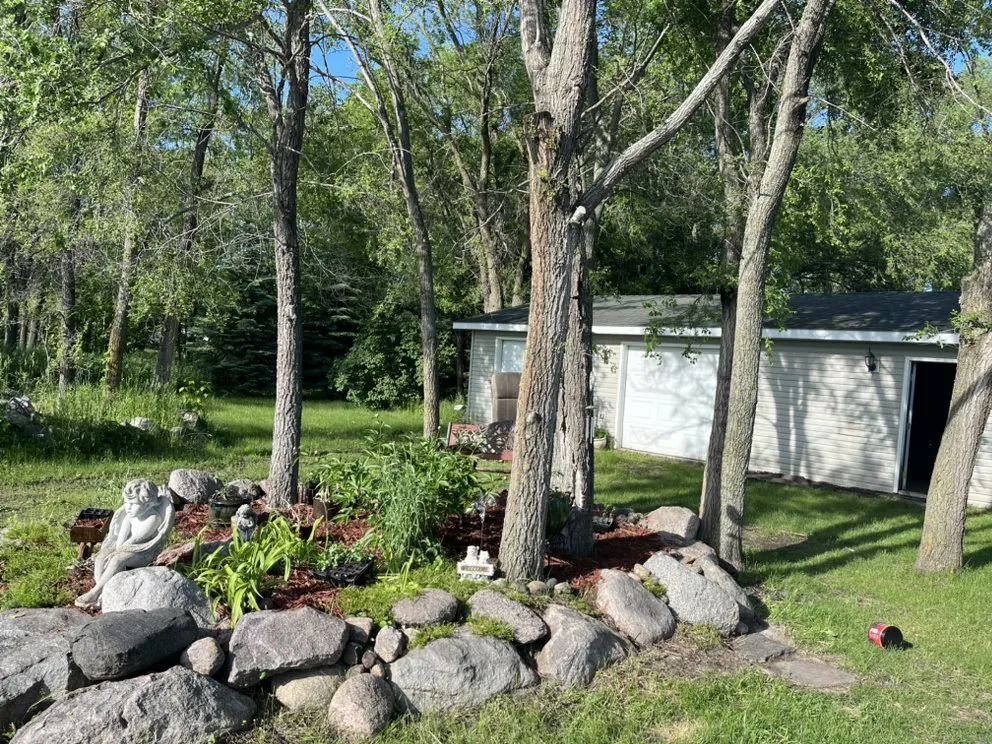 Affordable landscaping services with custom design across Litchfield, MN - Legendary Tree Care And Property Maintenance