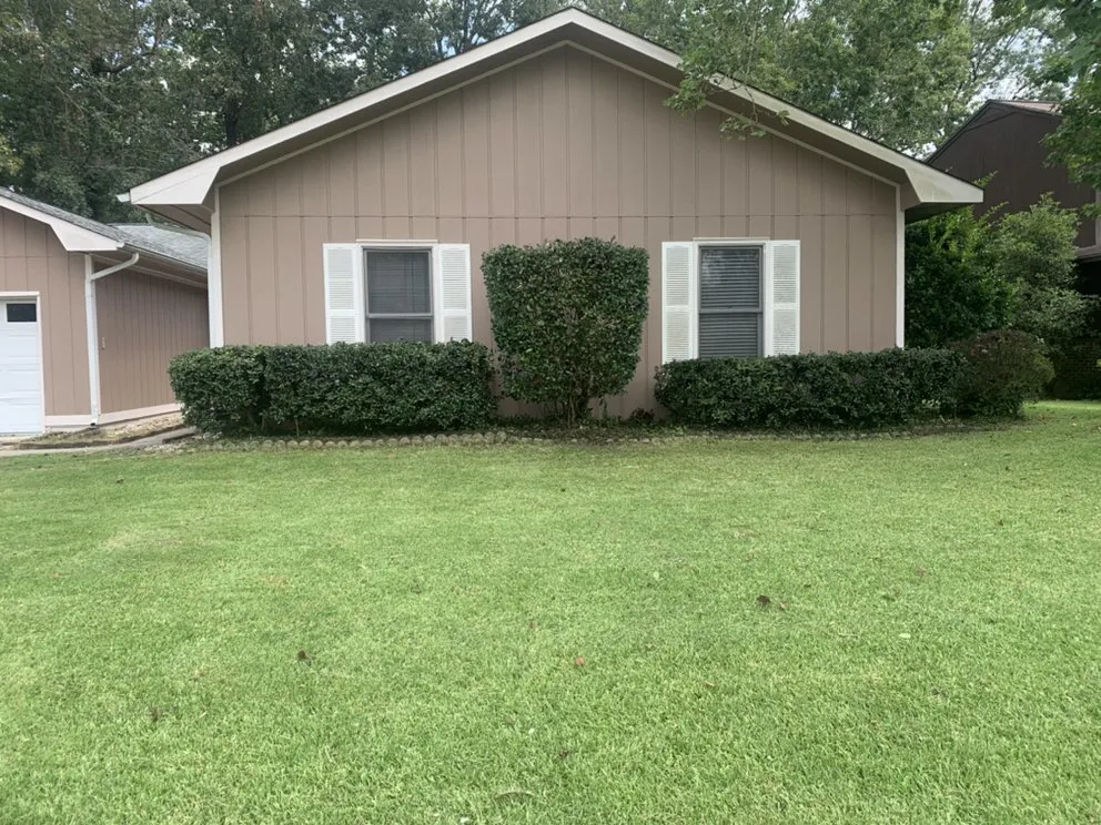 Reliable yard maintenance experts serving Jacksonville, NC - Legit Services Lawncare