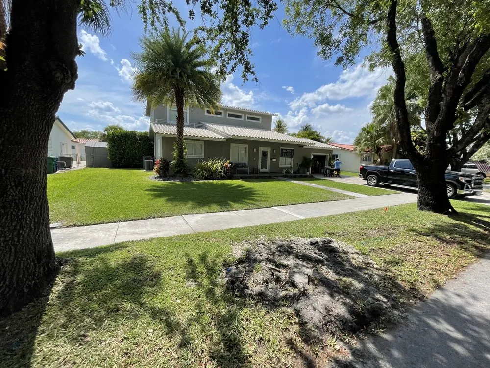 Local lawn mowing service in Miami, FL - Lego Lawn Services