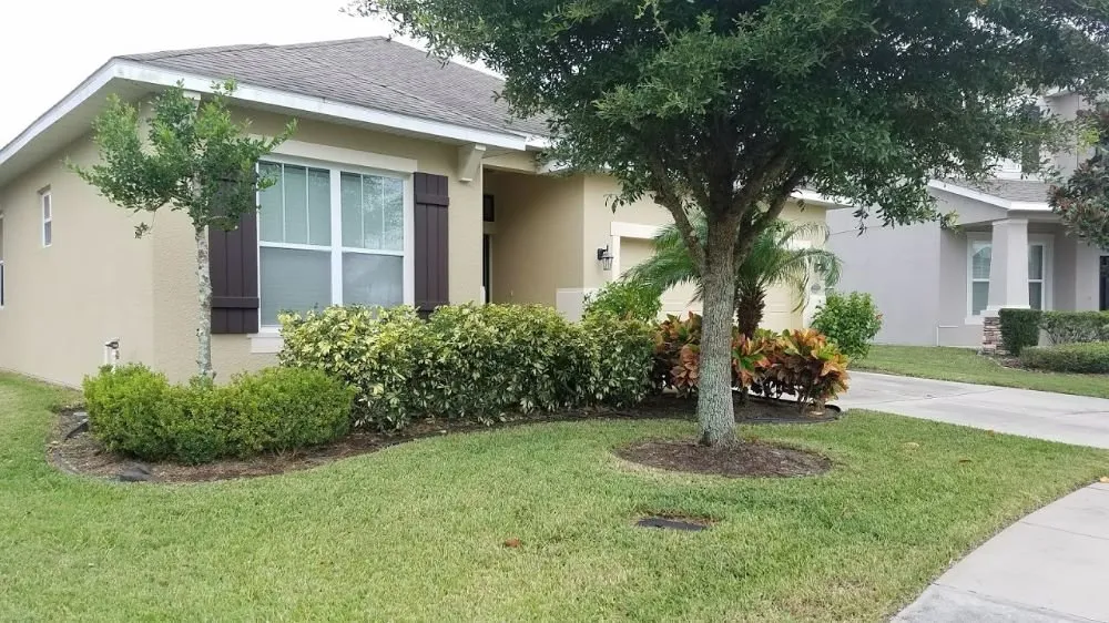 Custom lawn mowing service in Parrish, FL - Lehr's Lawn Care