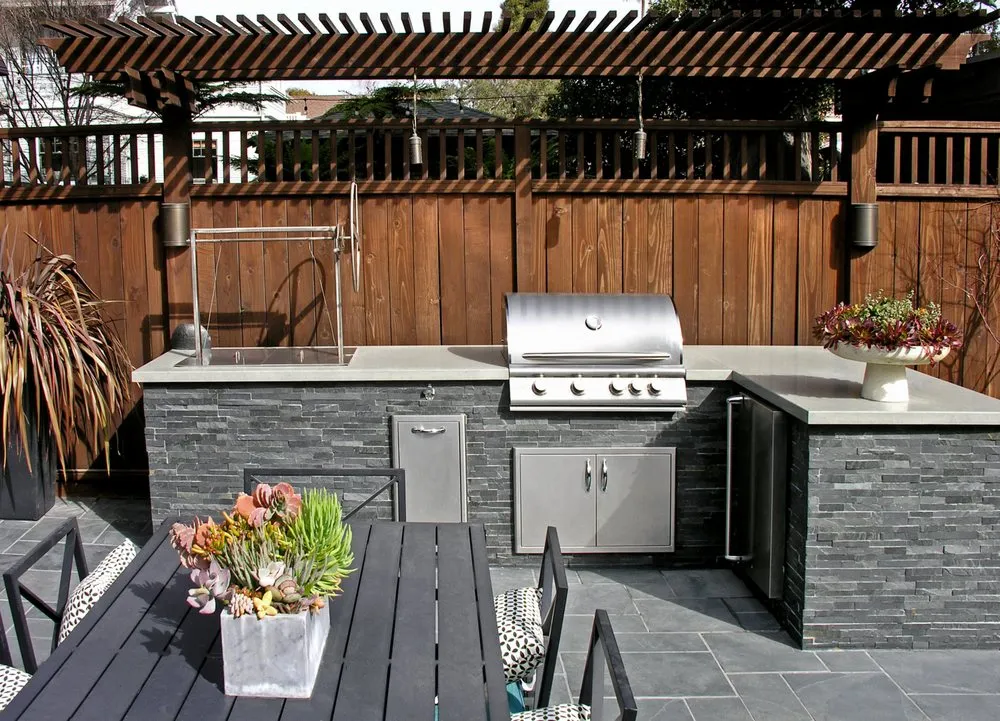 Professional yard cleanup service in Berkeley, CA - Leigh Designs