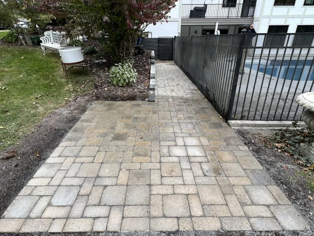 Affordable garden landscaping for residential properties in Ypsilanti, MI by Leija Brick Paver