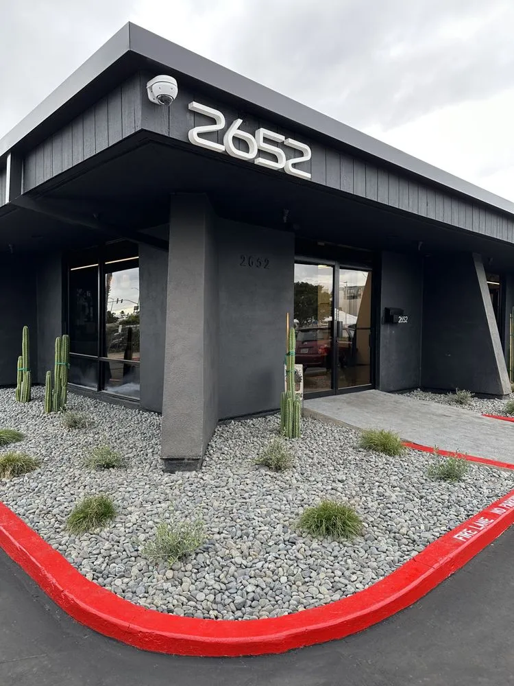 Trusted landscape installation in Costa Mesa, CA by Leilas Earth Landscape