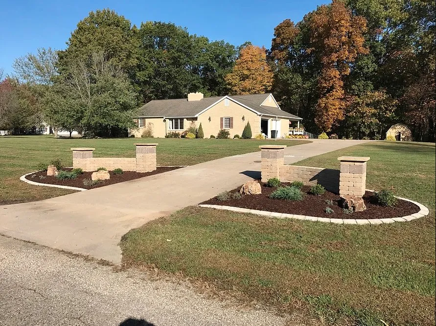 Local lawn mowing service experts serving Terre Haute, IN - Leisure Escapes