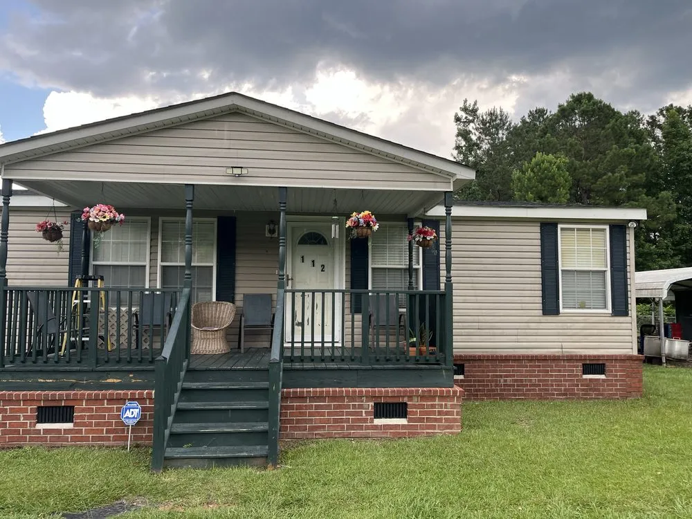 Expert outdoor landscaping experts serving Summerville, SC - Leisure Lawn Care Pressure Washing and Debris Removal