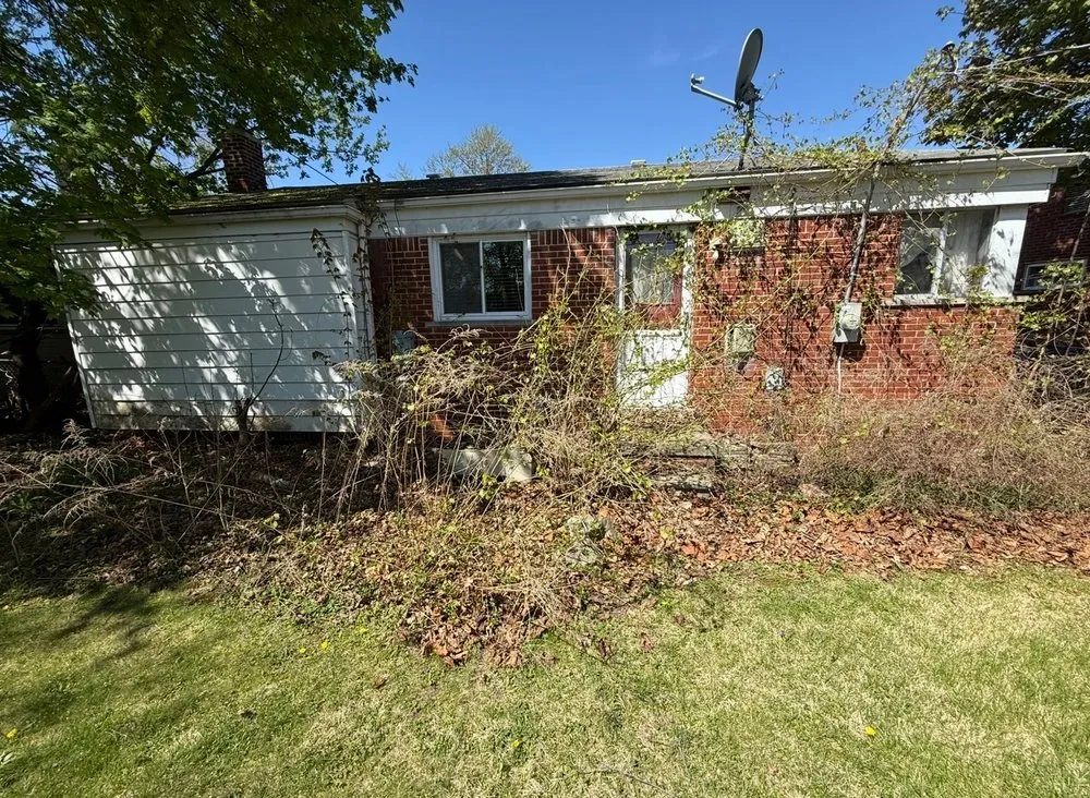 Affordable residential landscaping with custom design in Allen Park, MI by Leisurely Lawns