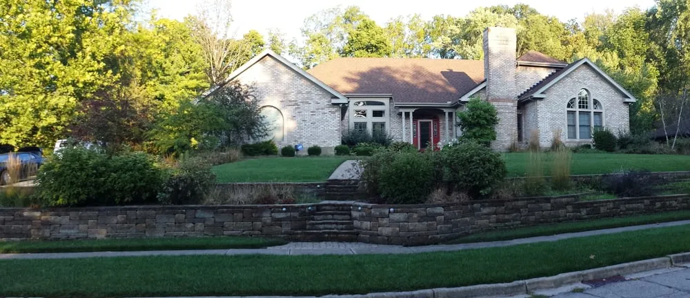 Top-rated lawn mowing service experts serving Dayton, OH - Leisuretime Lawncare