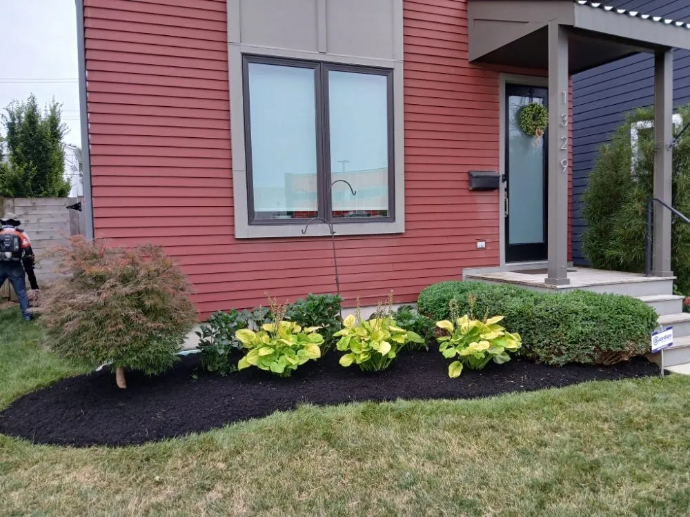 Custom lawn care service experts serving Greenwood, IN - Lemon Green Lawn Care