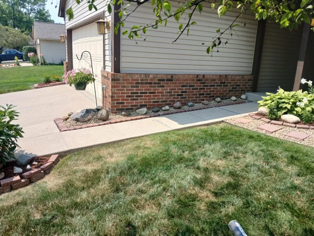 Top-rated garden landscaping in Greenwood, IN - Lemon Green Lawn Care