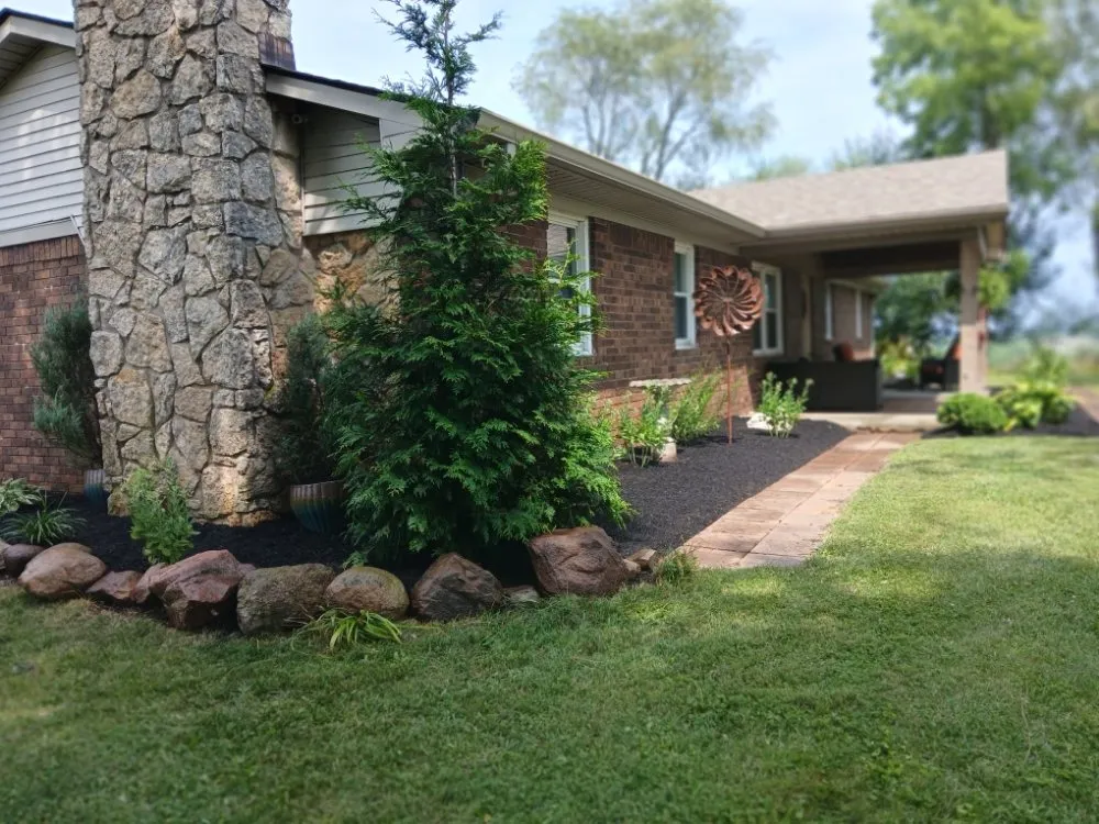 Reliable yard maintenance in Greenwood, IN by Lemon Green Lawn Care