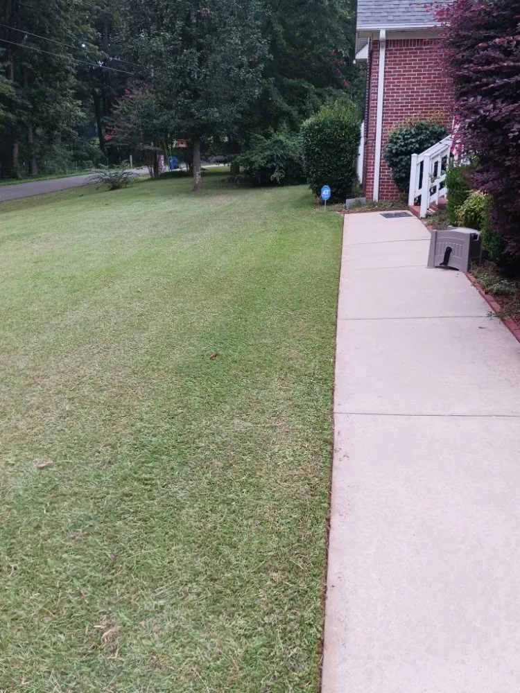 Top-rated lawn mowing service in Guntersville, AL - Lemons Complete Lawn Care service