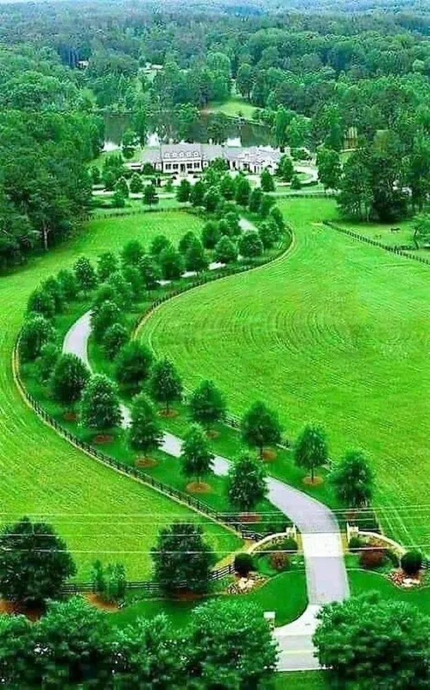 Professional landscape design experts serving Schwenksville, PA - Lemuz Landscaping