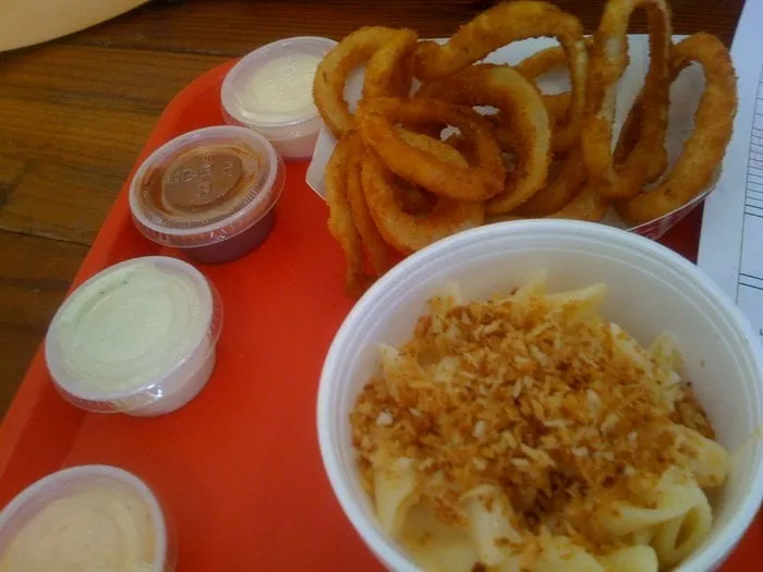 Top-rated yard cleanup service in Schwenksville, PA by Lemuz Landscaping