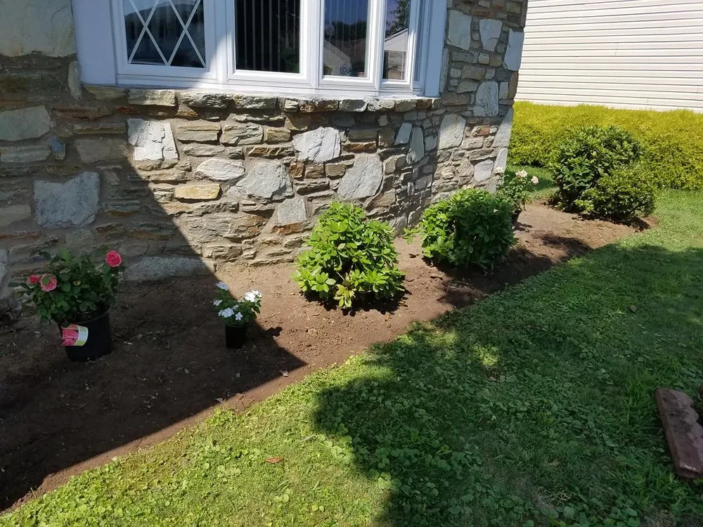 Professional lawn mowing service experts serving Feasterville-Trevose, PA - Lenny Company´s