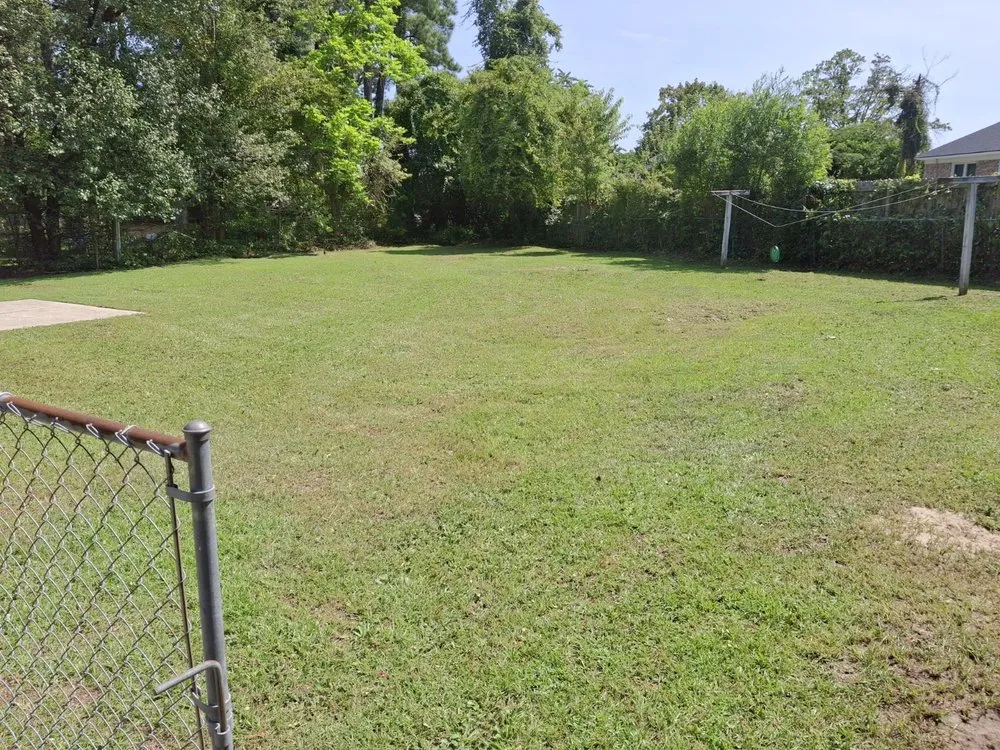 Top-rated lawn care service in Fayetteville, NC - Lenny's Lawncare