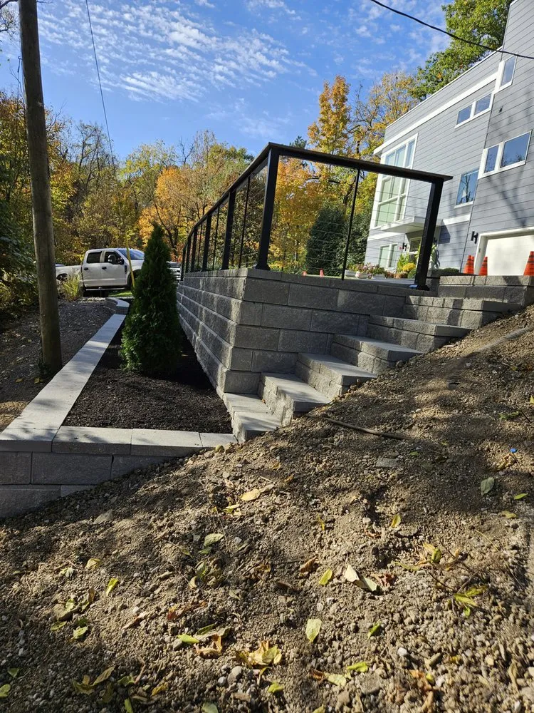 Local yard maintenance experts serving Cincinnati, OH - León's Landscaping