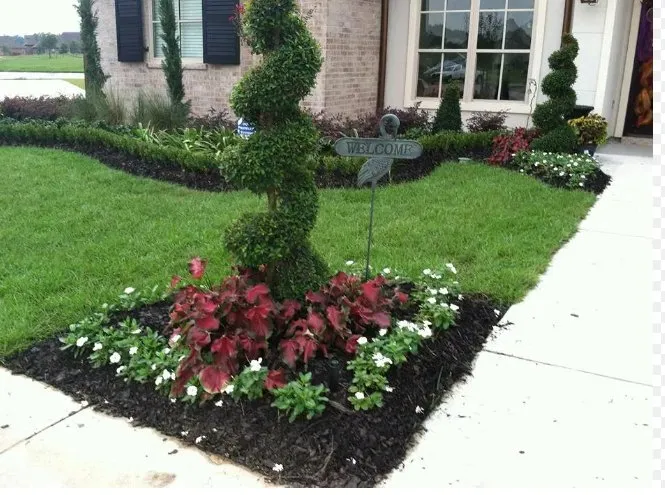 Expert outdoor landscaping for beautiful yards in Frederick, MD by Leo Carias Services