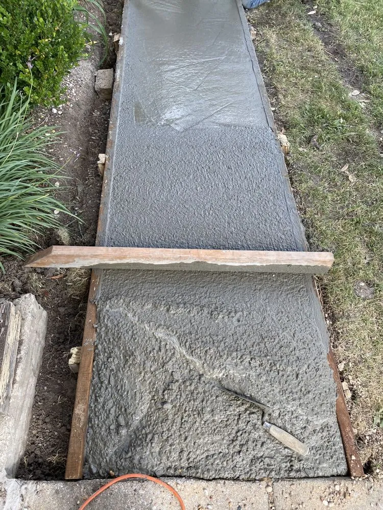 Local yard maintenance experts serving Lewisville, TX - Leon Fence & Landscaping