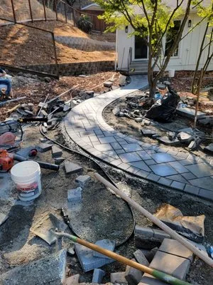 Leon Gardening and Landscaping Logo