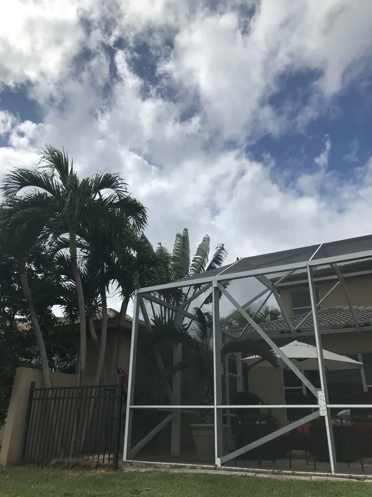 Local yard maintenance experts serving Palm Beach, FL - Leon Lawn Services