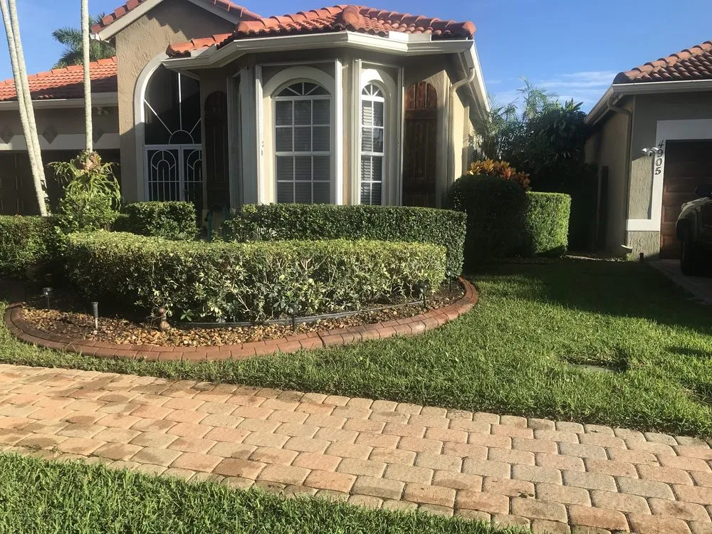 Local outdoor landscaping for year-round maintenance in Palm Beach, FL by Leon Lawn Services