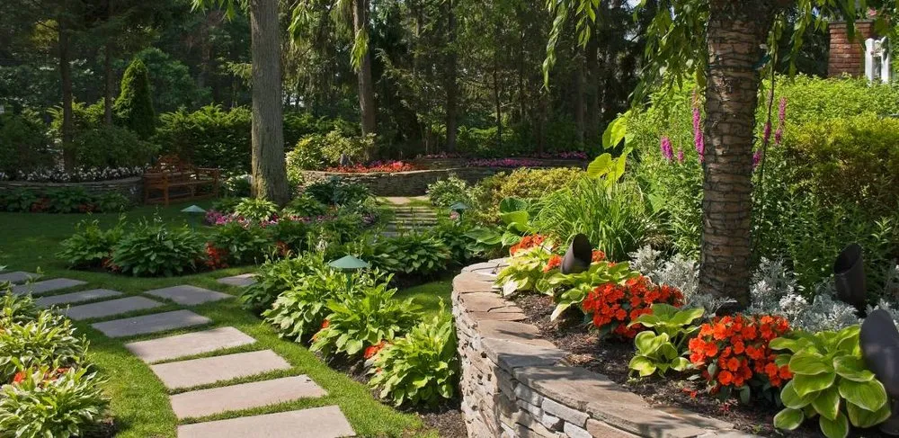 Professional garden landscaping experts serving Encinitas, CA - Leonardes Landscaping