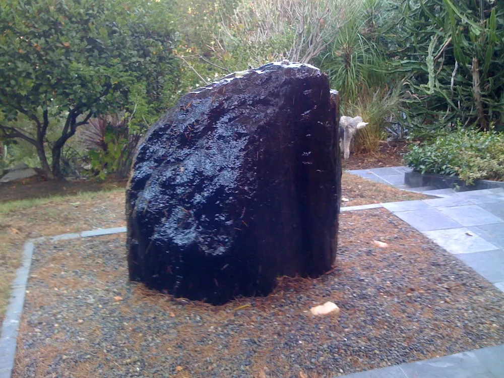 Custom residential landscaping with custom design in Los Angeles, CA by Leonardo Chalupowicz Studio