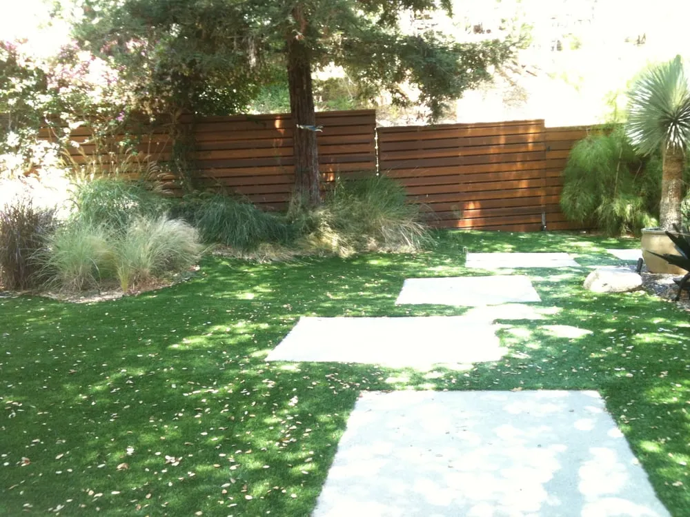 Reliable garden landscaping for year-round maintenance in Los Angeles, CA by Leonardo Chalupowicz Studio
