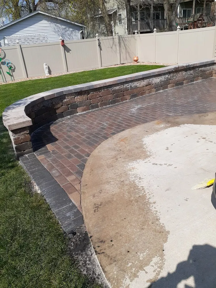 Custom yard maintenance in Griffith, IN by Leonardo's Landscaping Service