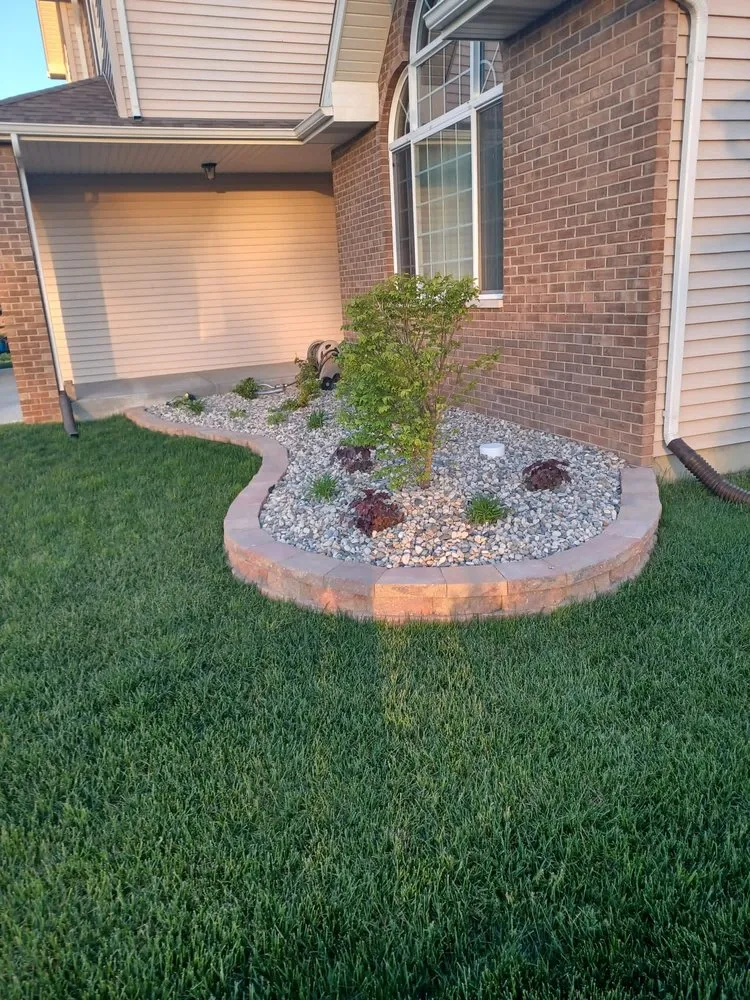 Local residential landscaping experts serving Griffith, IN - Leonardo's Landscaping Service
