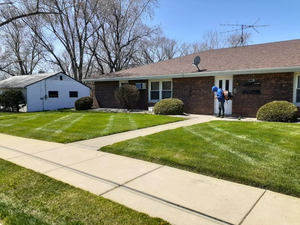 Expert yard maintenance in Griffith, IN - Leonardo's Landscaping Service