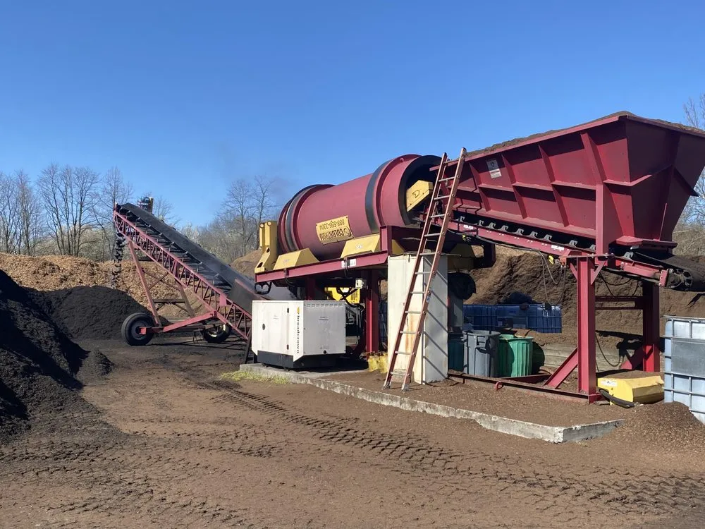 Professional outdoor landscaping for homes in Moorestown, NJ by Leonberg