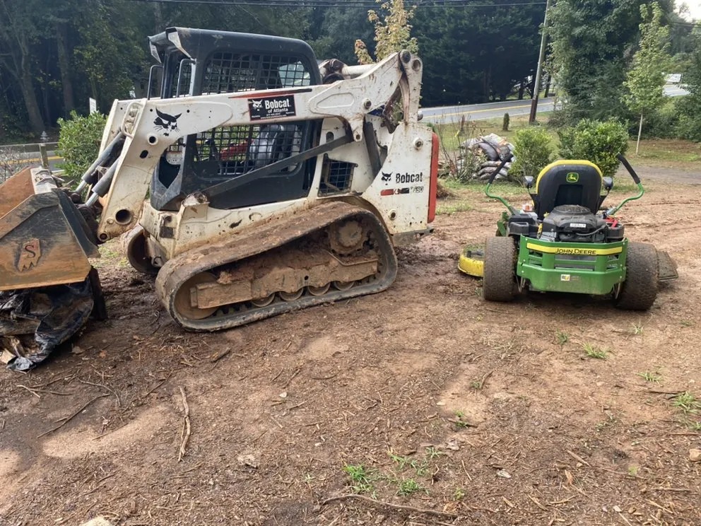 Local outdoor landscaping in Oakwood, GA - Leonel Lawn Care & Landscaping