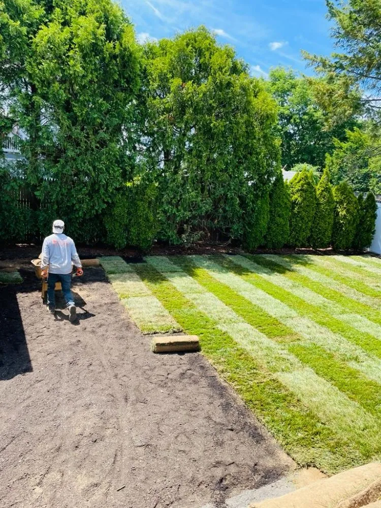 Professional yard maintenance experts serving Lynn, MA - Leonels Landscaping
