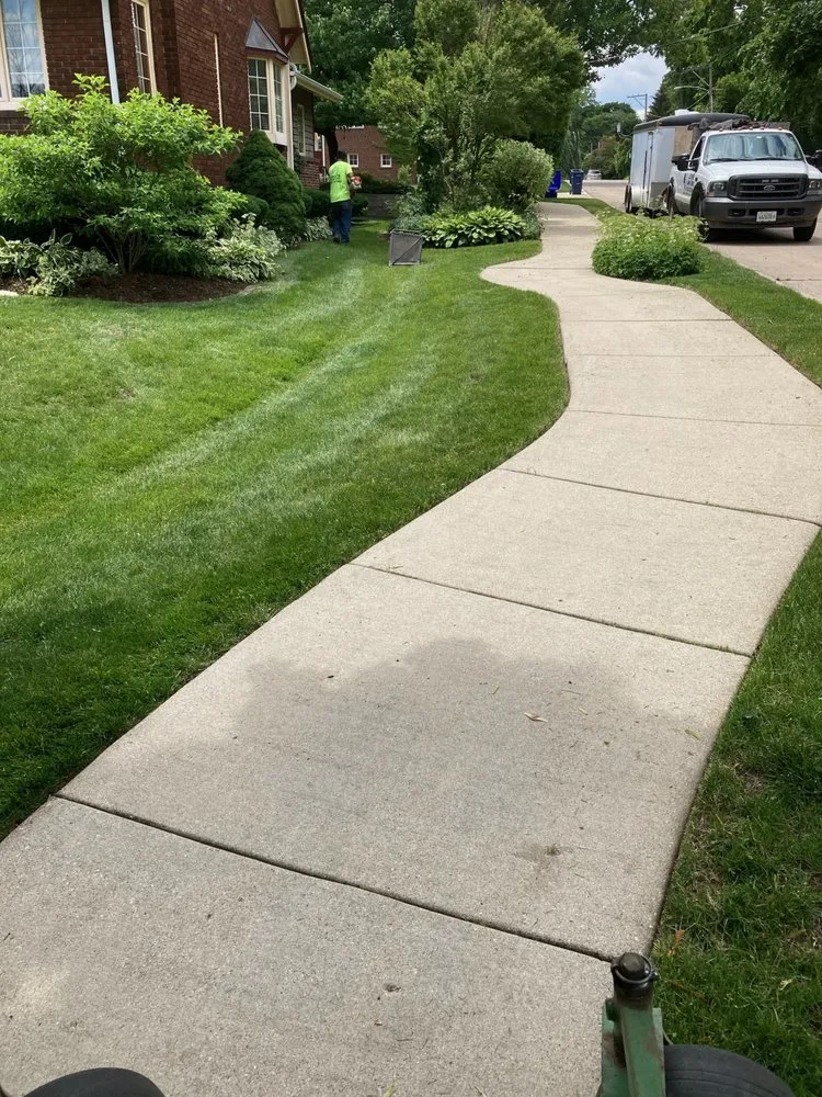 Top-rated landscape installation for beautiful yards in Aurora, IL by Leon's Lawn Care