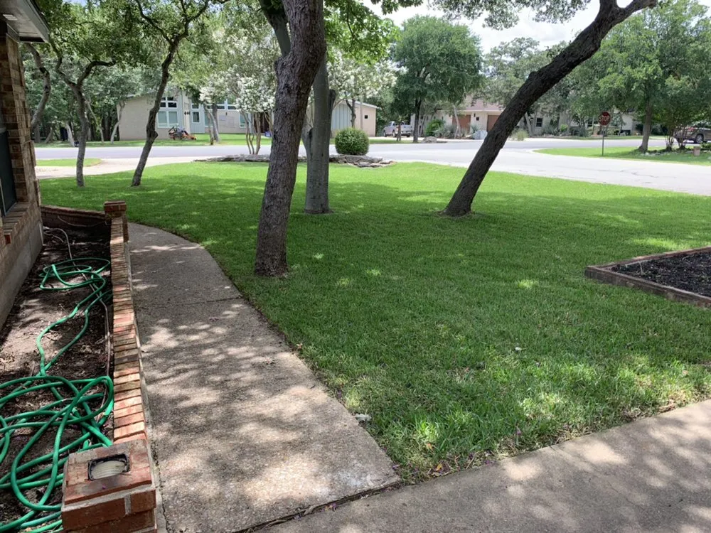 Expert landscape design with custom design in Georgetown, TX by Leon’s lawn services