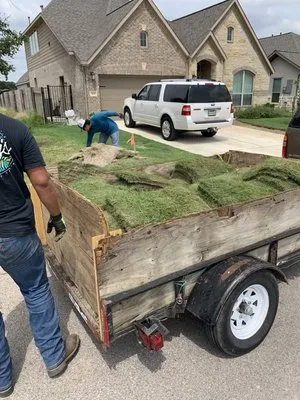 Leon’s lawn services Logo