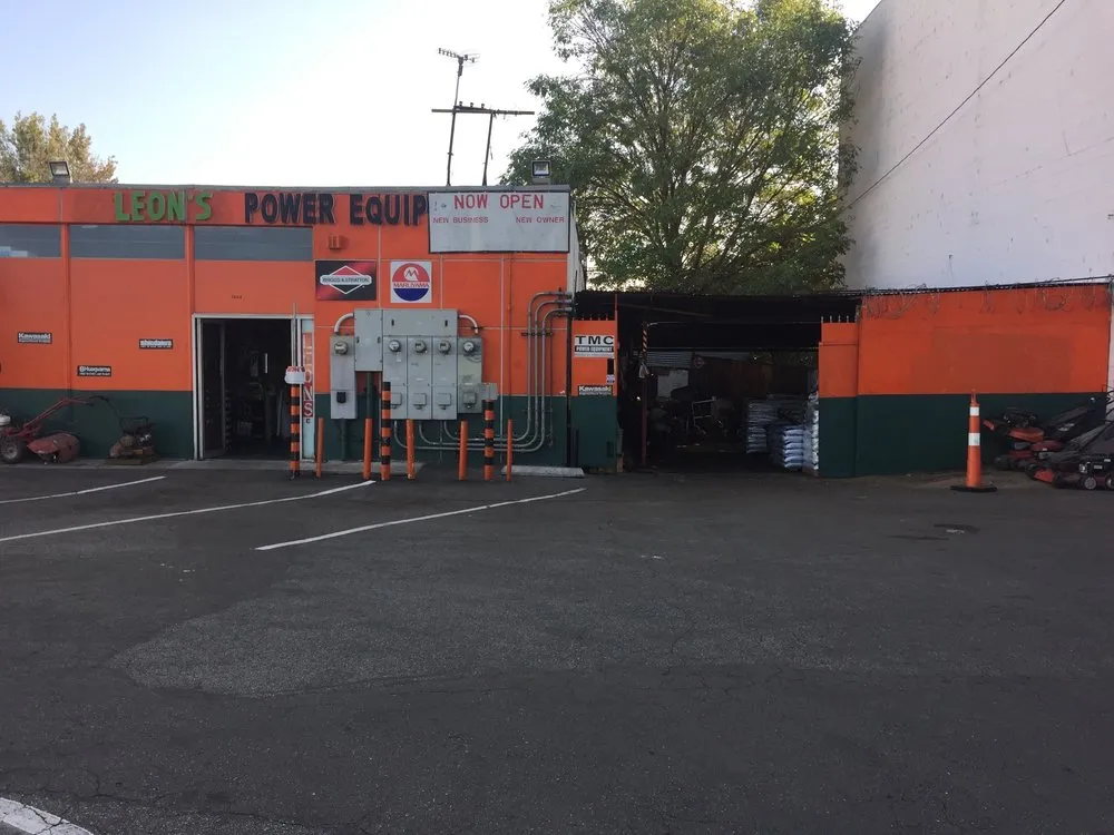 Top-rated yard maintenance experts serving Van Nuys, CA - Leon's Lawnmower and Chainsaw Shop