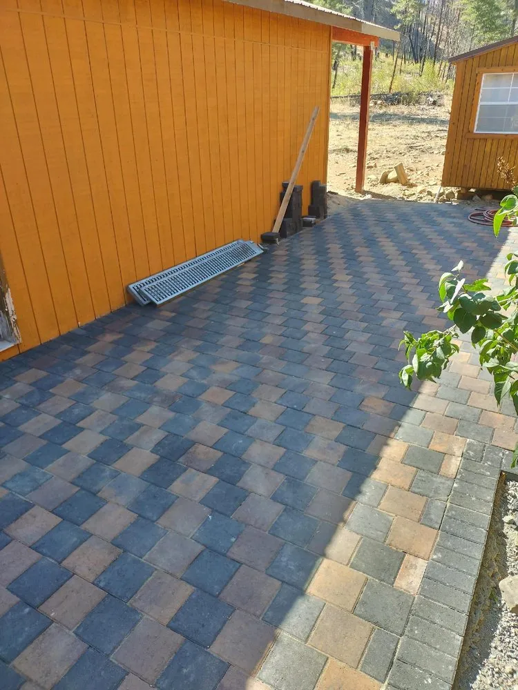 Affordable landscape installation for residential properties in Wenatchee, WA by Leo’s Central Paverscape