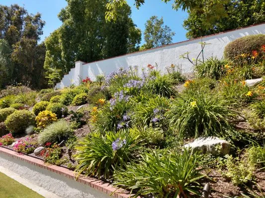 Leo's Gardening Logo