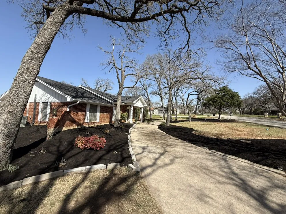 Custom lawn care service in Bedford, TX - Leo’s Landscape & Tree Service