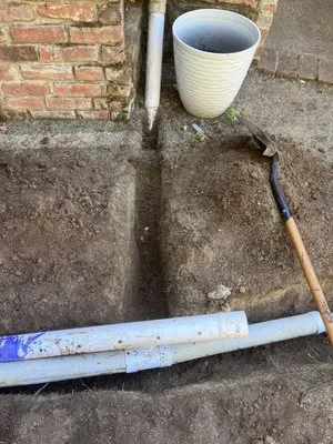 Leo’s Landscape Development Logo