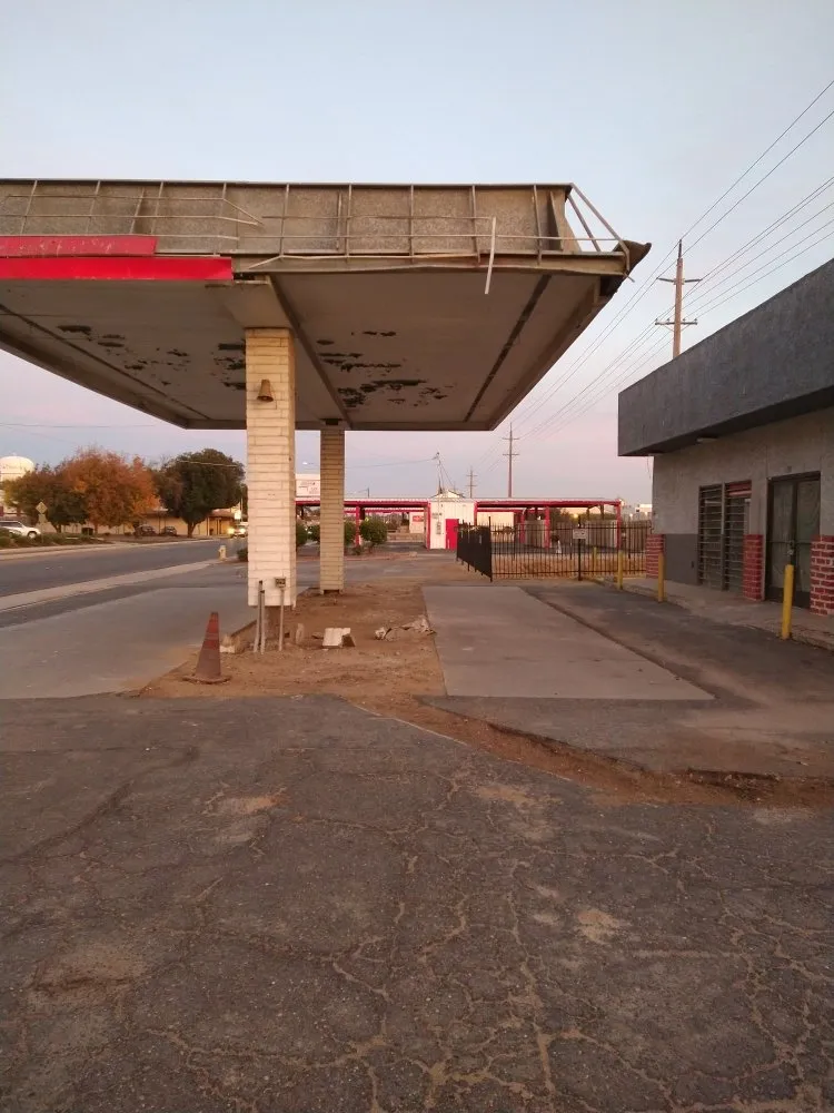 Affordable outdoor landscaping for beautiful yards in Merced, CA by Leos Landscaping & Stump Grinding Services