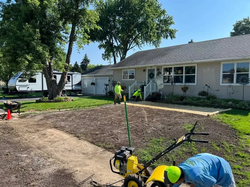 Professional garden landscaping experts serving Woodstock, IL - Leo's Landscaping & Tree Service