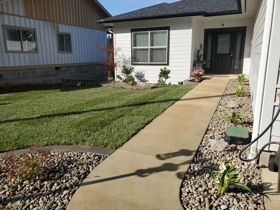 Trusted yard maintenance experts serving Pasco, WA - Leo's Landscaping