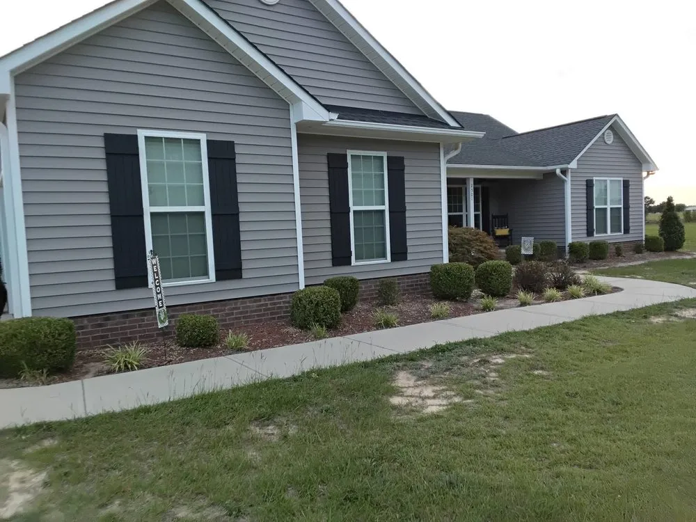 Professional yard cleanup service for beautiful yards across Dunn, NC - Leo’s lawn care